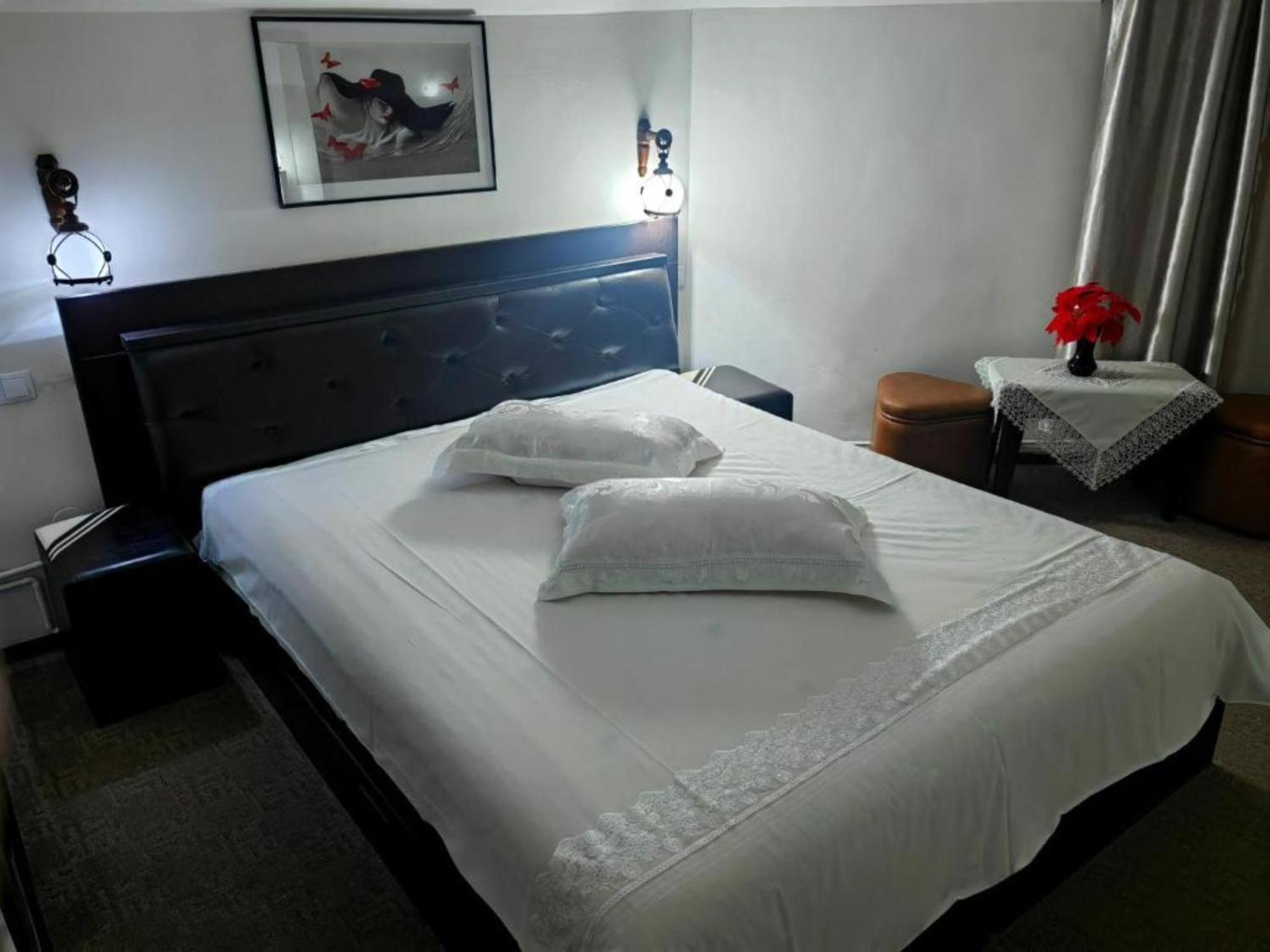 Pensiunea Millenium Sibiu With Parking - Motorcycle Friendly Travel Routes Buitenkant foto