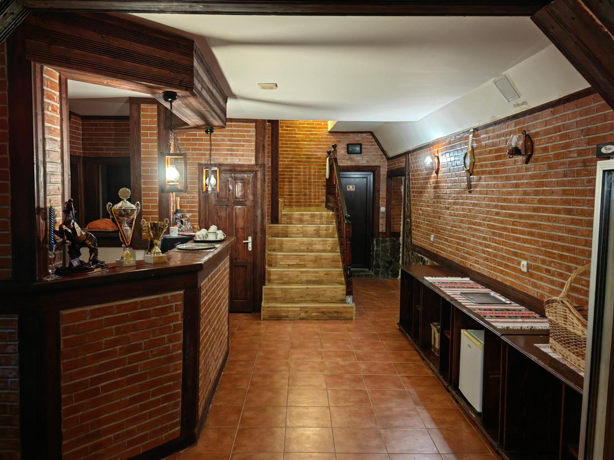 Pensiunea Millenium Sibiu With Parking - Motorcycle Friendly Travel Routes Buitenkant foto