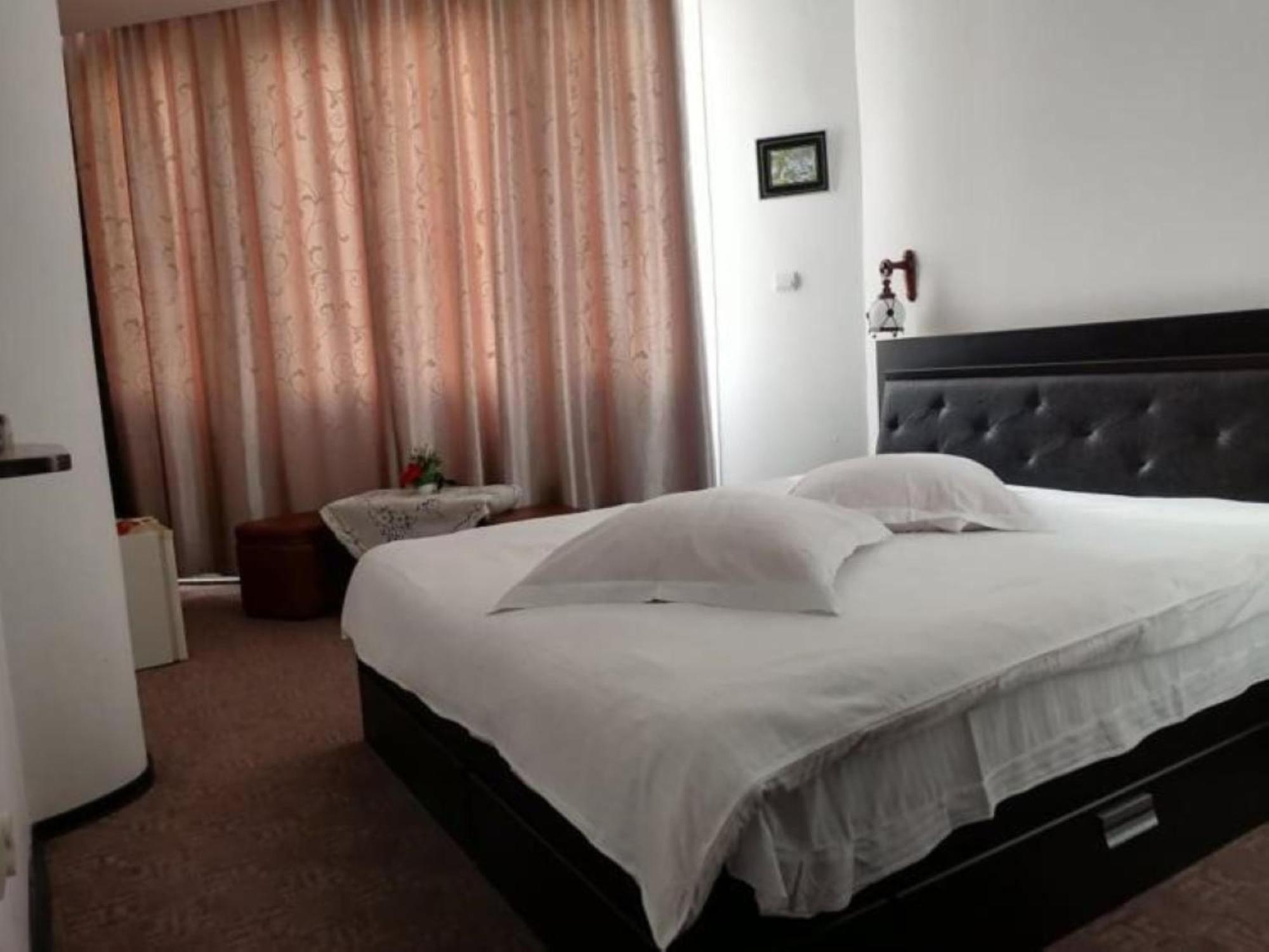 Pensiunea Millenium Sibiu With Parking - Motorcycle Friendly Travel Routes Buitenkant foto