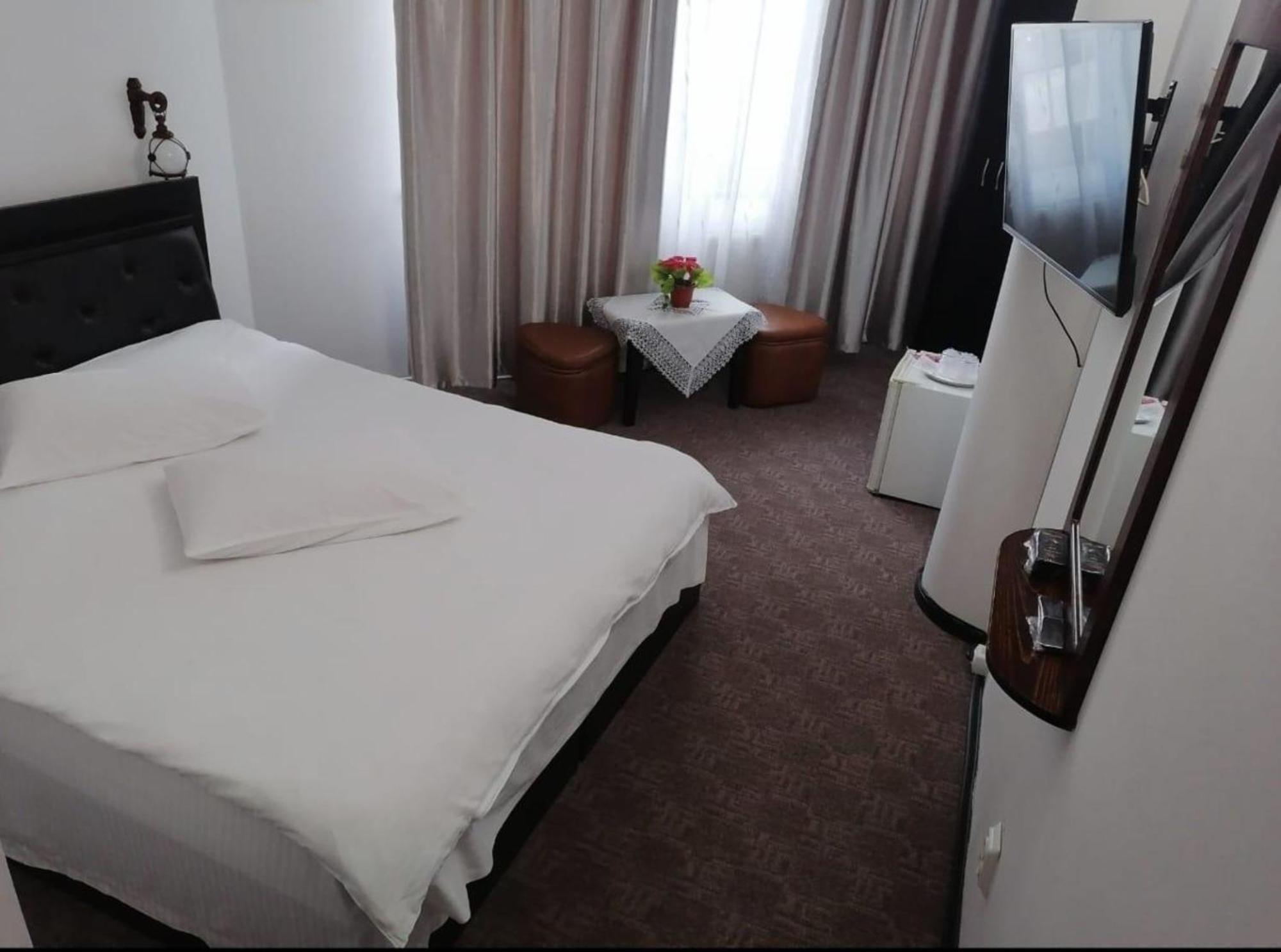 Pensiunea Millenium Sibiu With Parking - Motorcycle Friendly Travel Routes Buitenkant foto