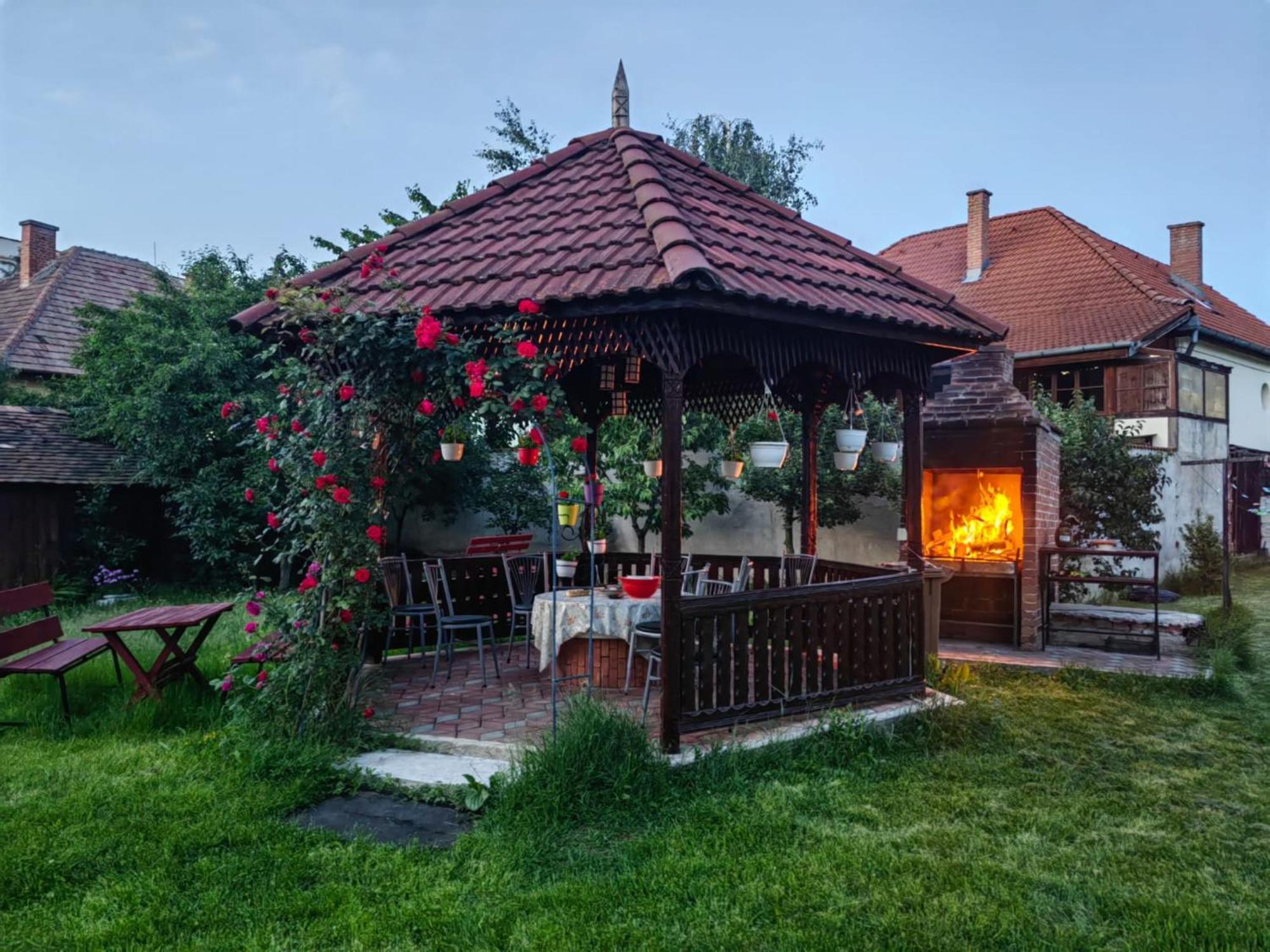Pensiunea Millenium Sibiu With Parking - Motorcycle Friendly Travel Routes Buitenkant foto